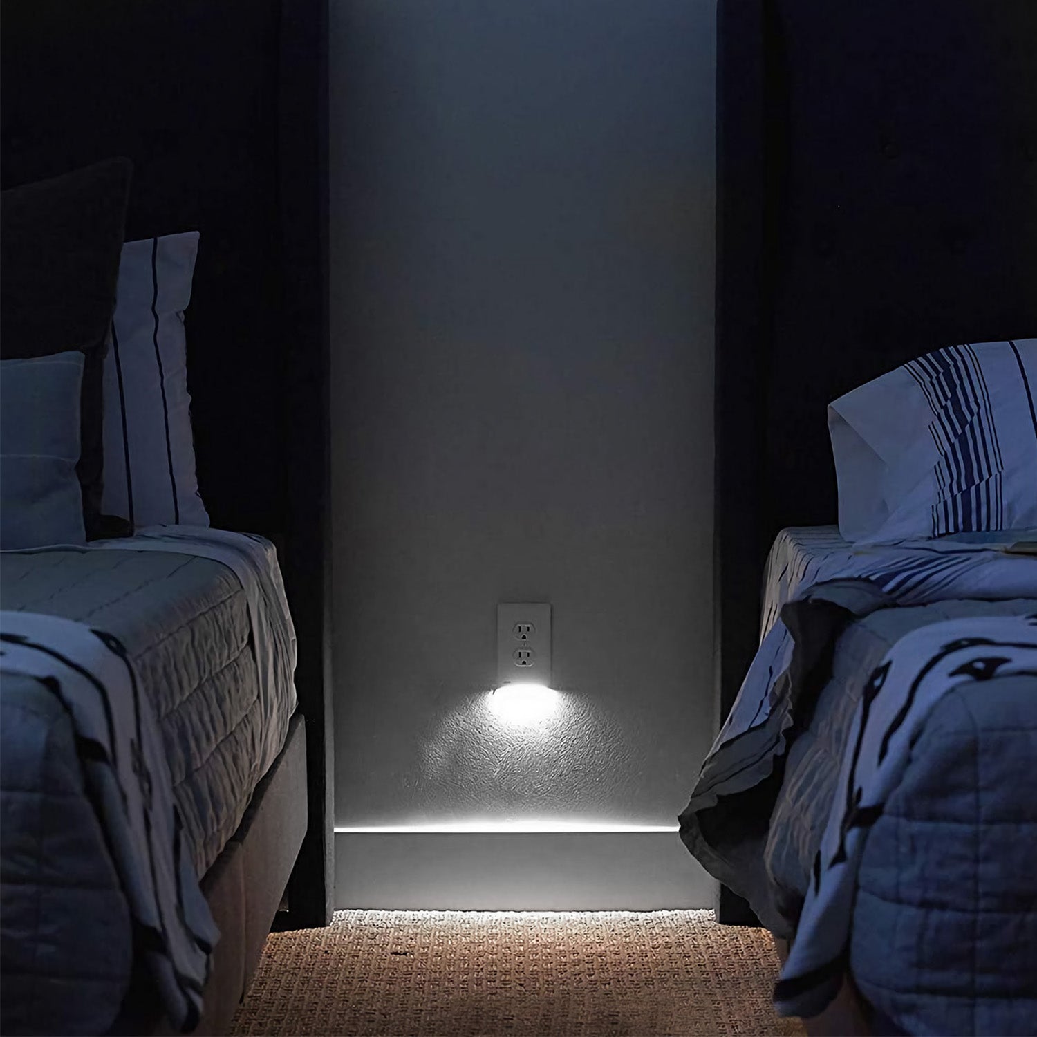 US Wall Outlet Cover Wall Plate with 3-LED Dusk To Down Sensor Night Lights For Sale Online