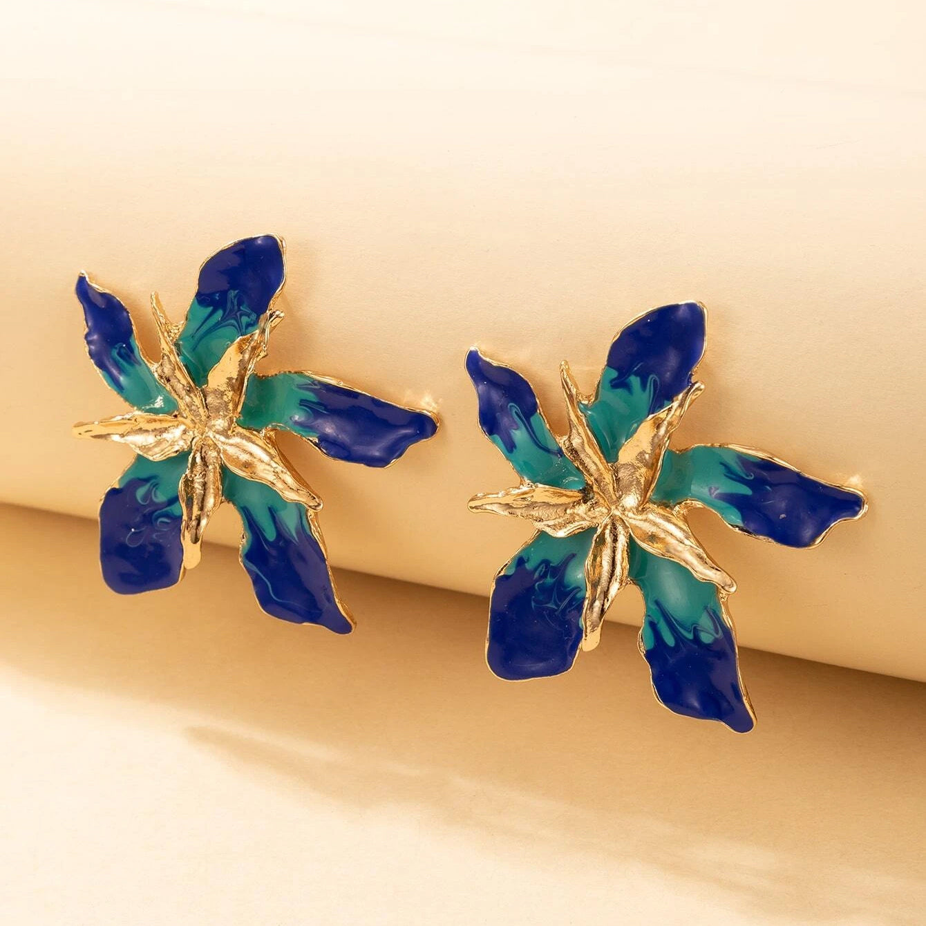 4-Pairs: Women's Textured Metal Flower Design Stud Earrings Free Shipping Footlocker Finishline