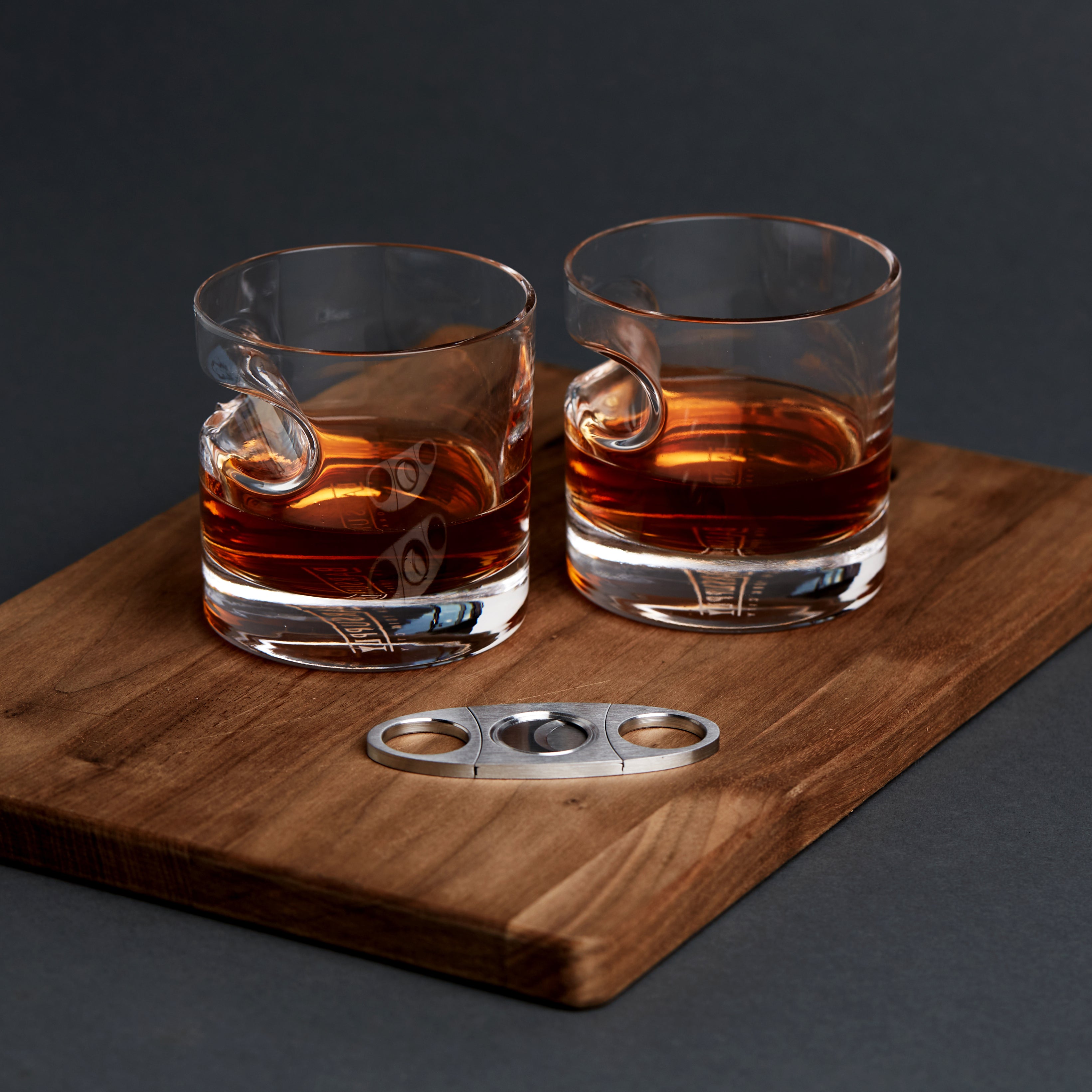 3-Piece Set: Cigar-Holding Whiskey Glasses with Cigar Cutter Cheap Perfect