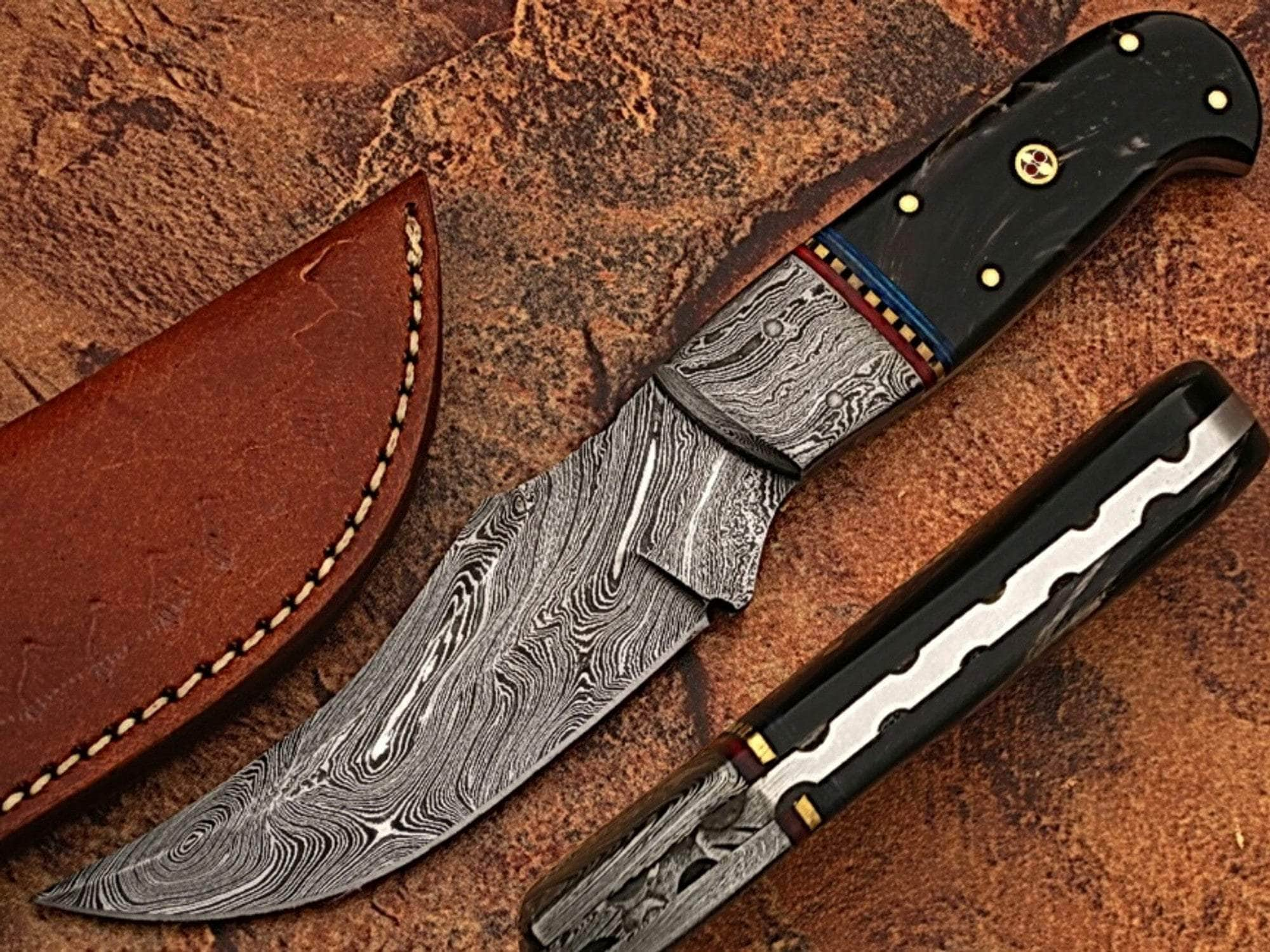 White Deer Damascus Steel Hunting Knife, 5 Blade, Buffalo Horn Handle, Sheath Clearance Fake