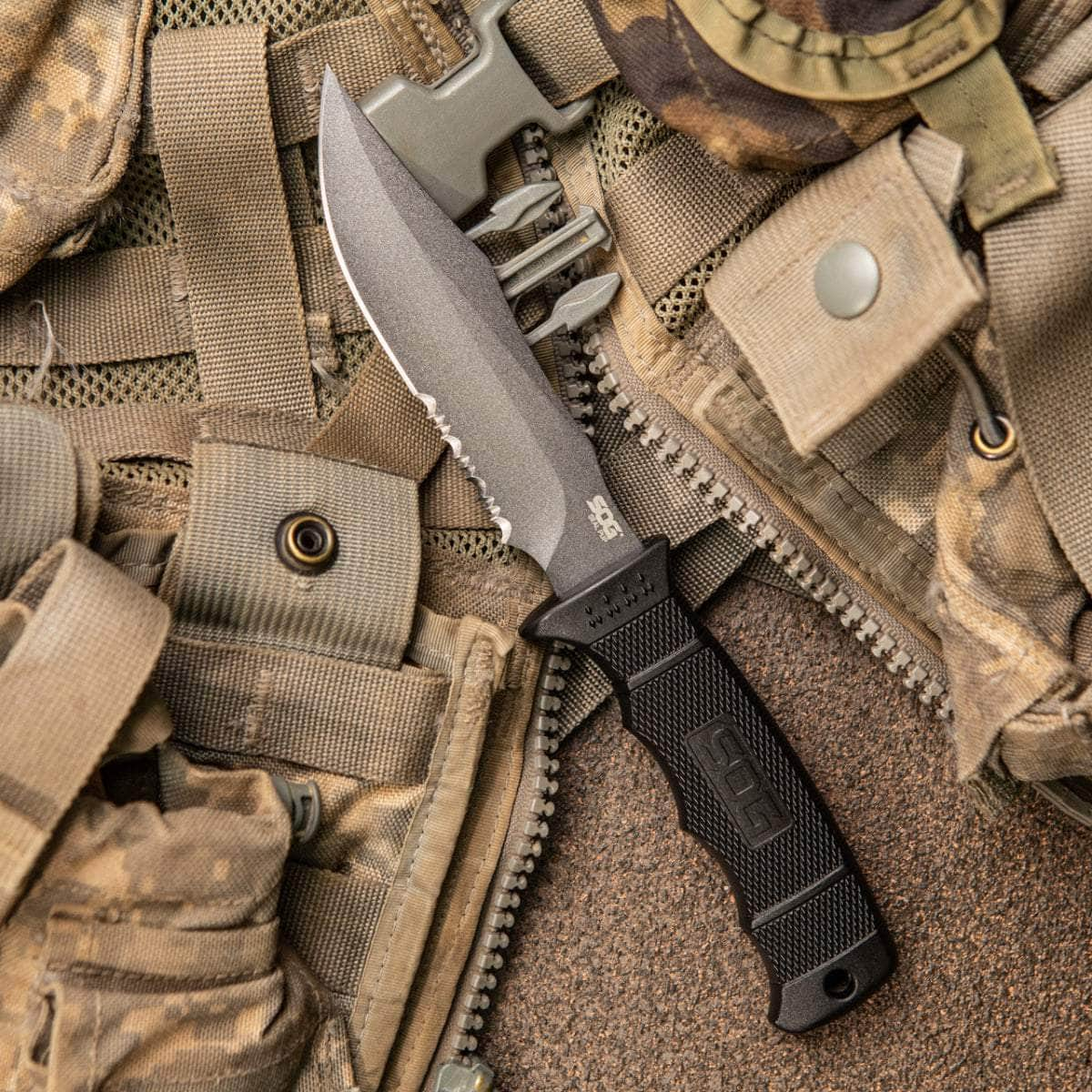 SOG Seal Pup Knife, 4.75 ComboEdge AUS8 Blade, GRN Handle, Kydex Sheath - M37K Excellent