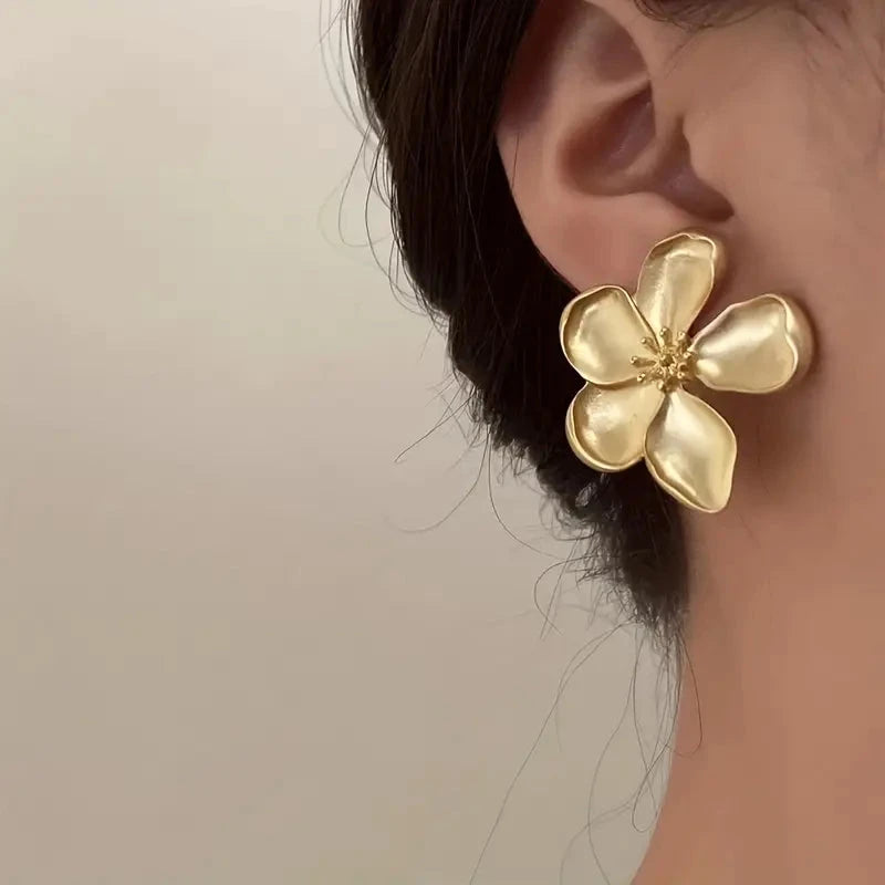 Vintage French-style Golden Flower Earrings Get To Buy